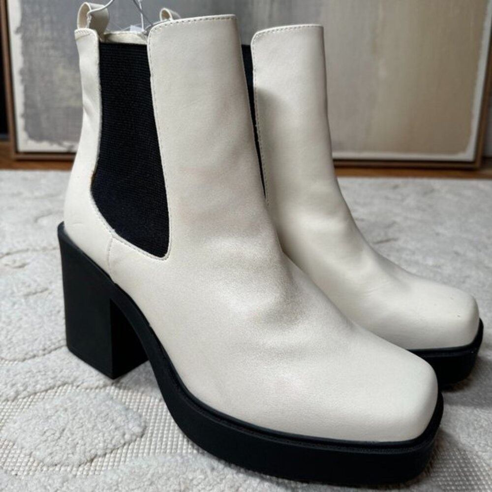 MIA Women's White ‎ dru platform bootie new 9.5 NWOT